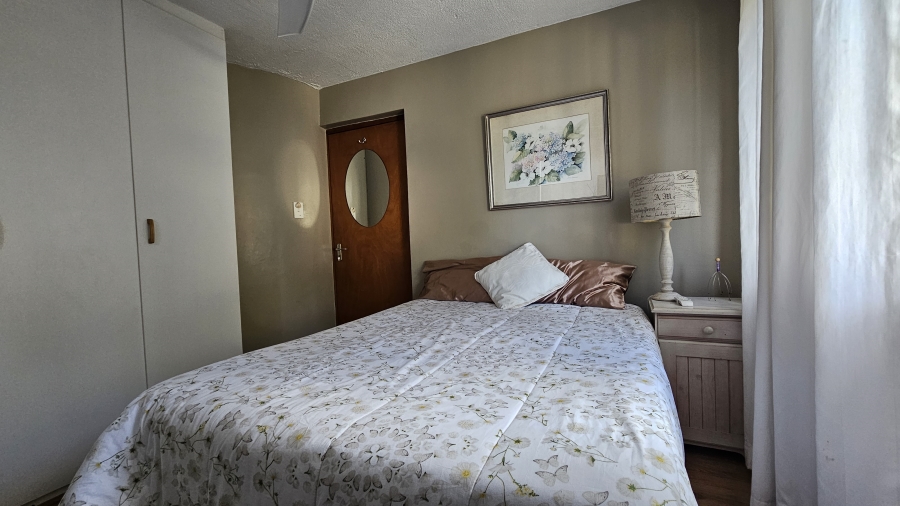 5 Bedroom Property for Sale in Voelklip Western Cape